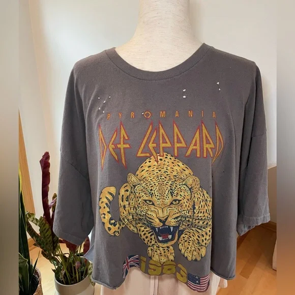 Goodie Two Sleeves : Destructed Def Leppard Graphic Tee - Picture 2 of 10